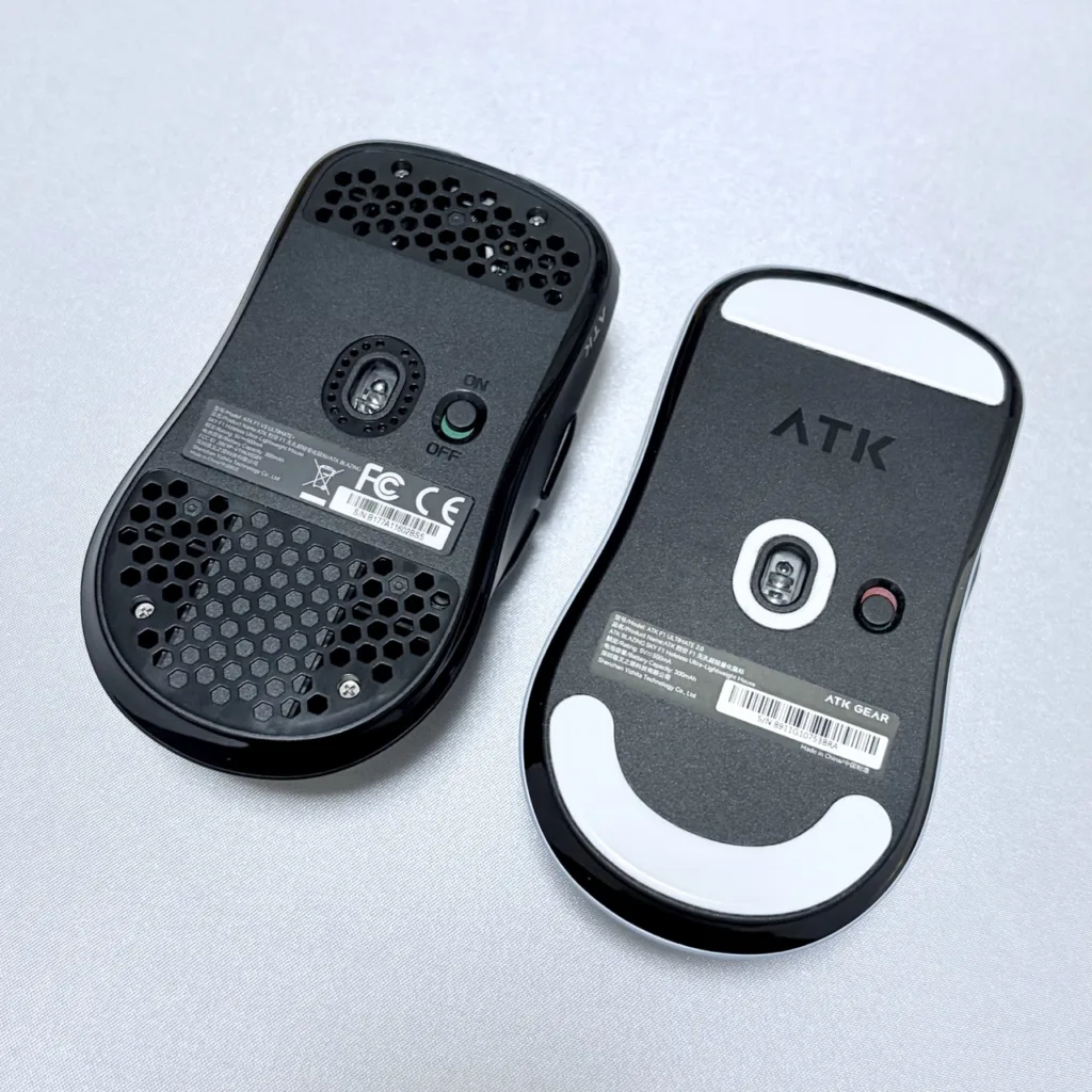 ATK F1 V3 Ultimate+ と V2 Ultimate の底面。V3 のセンサー位置が前寄りに移動