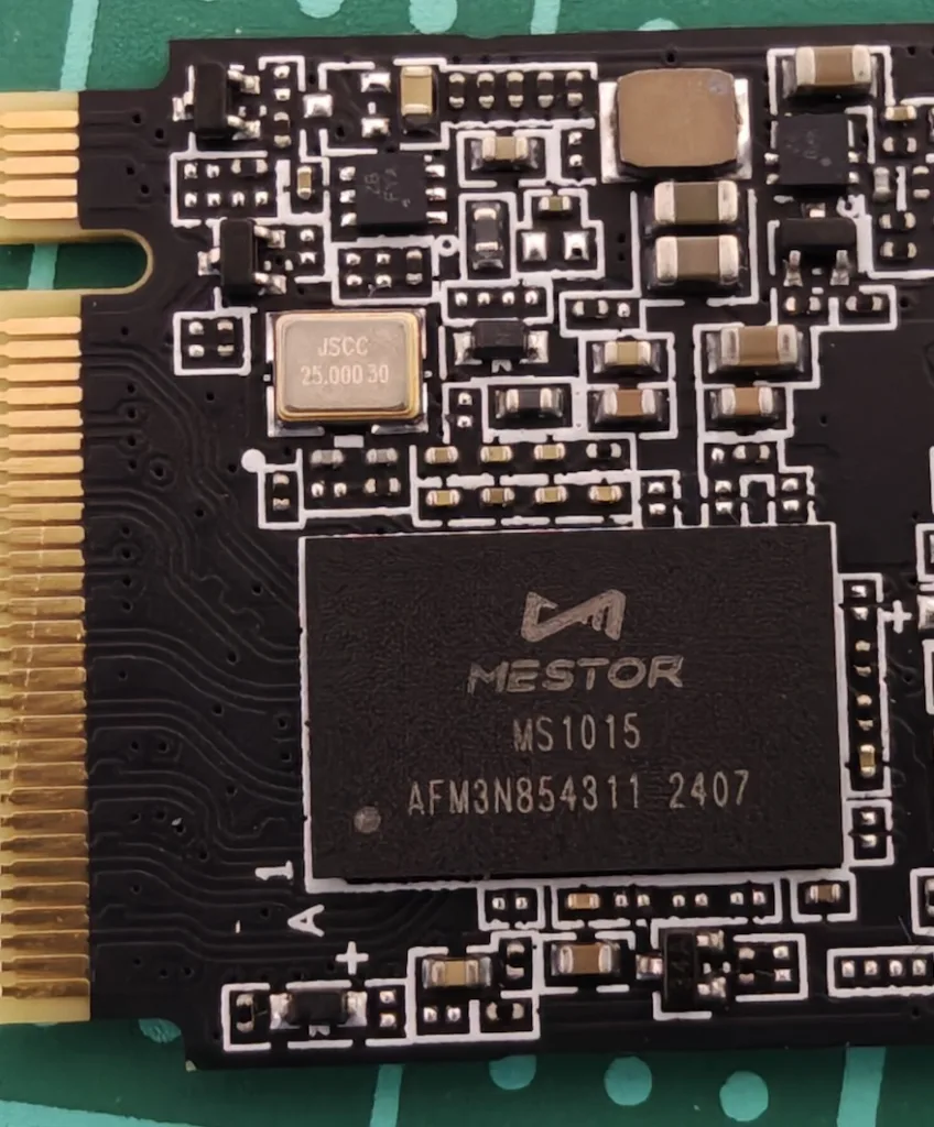 コントローラの刻印 MESTOR MS1015、デートコード 2407